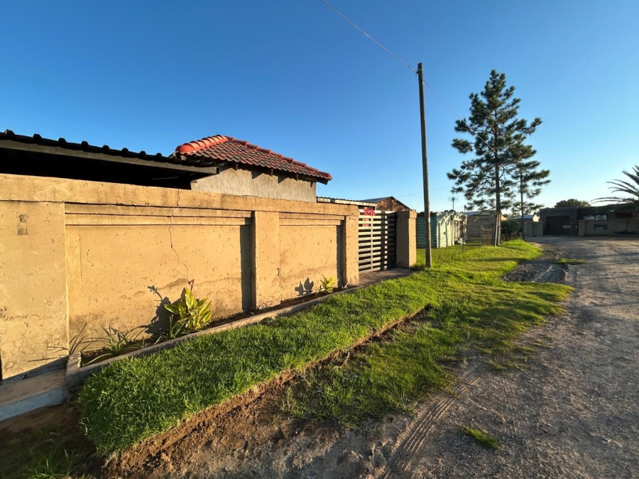 6 Bedroom Property for Sale in Sasolburg Rural Free State